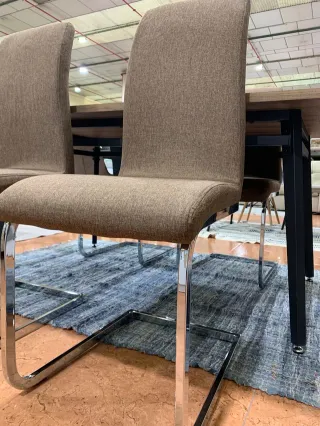 MESA DE COMEDOR DE MADERA DE ACACIA + SILLAS