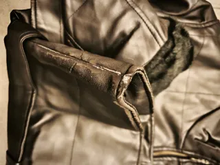 Chaqueta de cuero negra