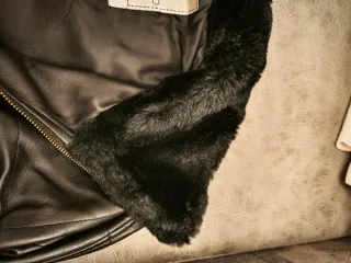 Chaqueta de cuero negra