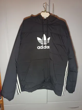 Chaqueta Adidas con capucha negra