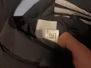 Chaqueta Adidas con capucha negra