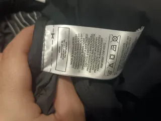 Chaqueta Adidas con capucha negra