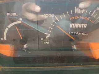 Tractor Kubota 50 CV con cultivador y sulfatadora