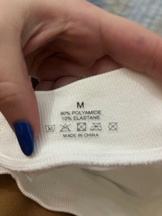 Mallas cortas blancas con pico