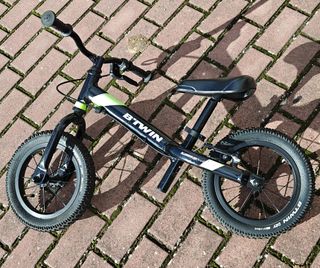 Bicicleta sin pedales Btwin con freno.