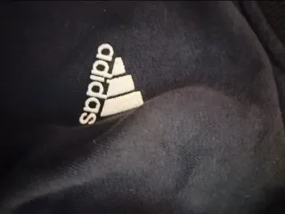 Sudadera Adidas Negra con Rayas Blancas