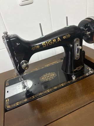 Máquina de coser Alfa antigua, modelo Sigma