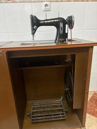 Máquina de coser Alfa antigua, modelo Sigma