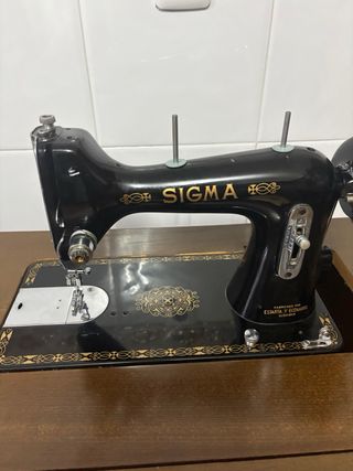 Máquina de coser Alfa antigua, modelo Sigma