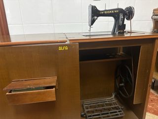 Máquina de coser Alfa antigua, modelo Sigma