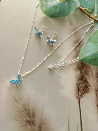 Collar y pendientes azul