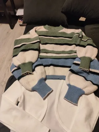 Lote 2 jerseys talla 12 y regalo chaqueta blanca.