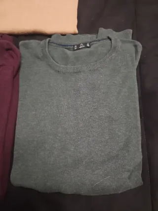 Se venden 3 jersey  talla M y L, perfecto estado.