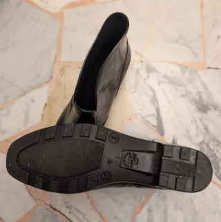 Stivaletti neri in gomma