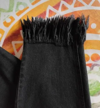 Vaqueros Pull&Bear negros con flecos