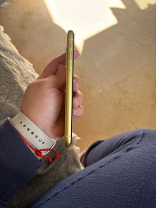 iPhone 11 Amarillo 64GB