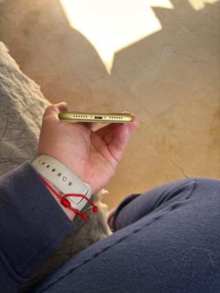 iPhone 11 Amarillo 64GB