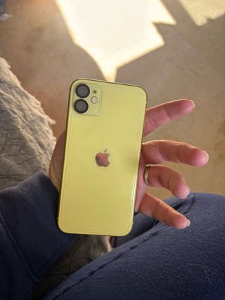 iPhone 11 Amarillo 64GB
