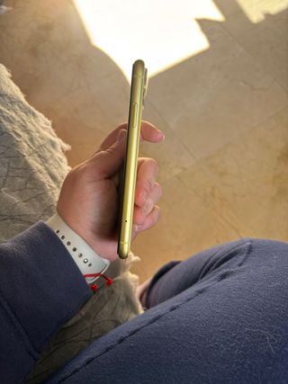 iPhone 11 Amarillo 64GB