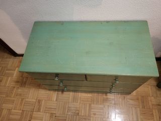 Cómoda de pino estilo vintage verde oliva