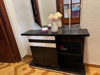 Recibidor con espejo y cajones amplios