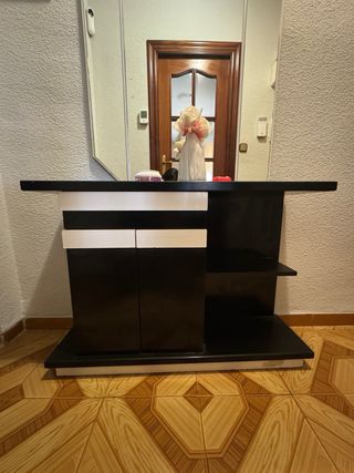 Recibidor con espejo y cajones amplios