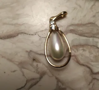 Colgante bañado en oro