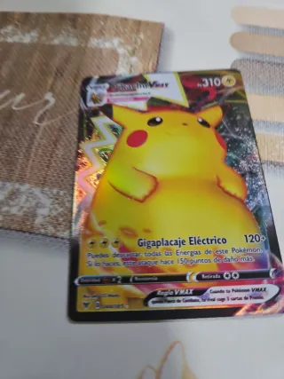 Pikachu VMAX Gigamax Carta Pokémon