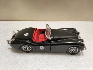 Jaguar XK120 Bburago 1/24