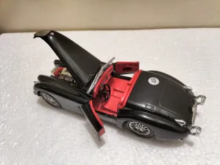 Jaguar XK120 Bburago 1/24
