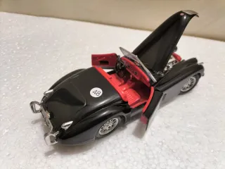 Jaguar XK120 Bburago 1/24