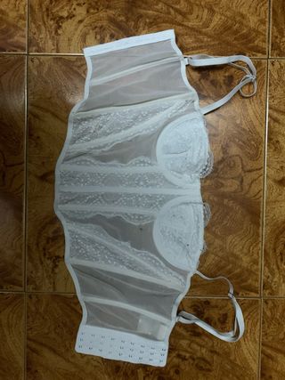 Corsé blanco de encaje y tul