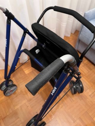 Andador 4 ruedas con asiento