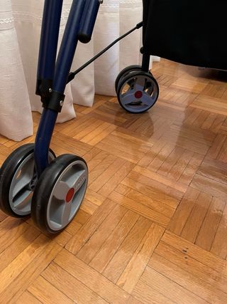 Andador 4 ruedas con asiento