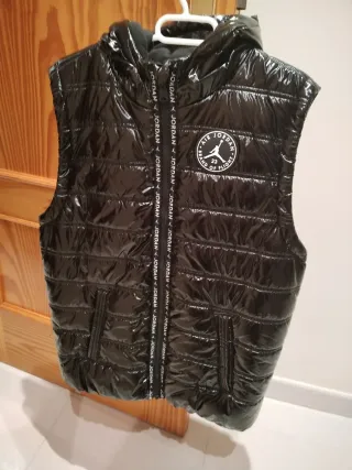 Abrigo largo acolchado con pelo.