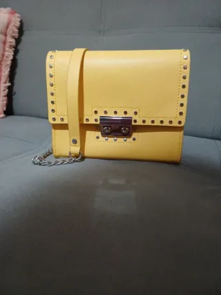 Bolso Zara Amarillo con Tachuelas