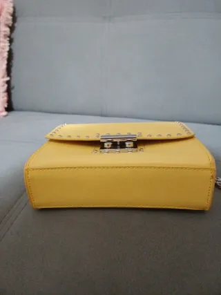 Bolso Zara Amarillo con Tachuelas