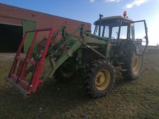 Tractor John Deere 3350 SDT con pala