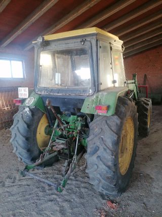 Tractor John Deere 3350 SDT con pala