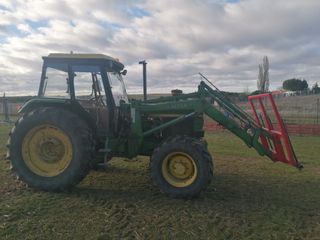 Tractor John Deere 3350 SDT con pala