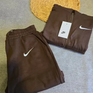 Conjunto de chica color chocolate Con termico..