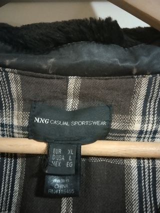 Chamarra de mujer con capucha