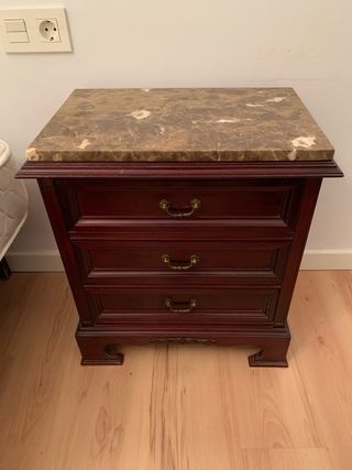 Cómoda clásica mármol y madera oscura