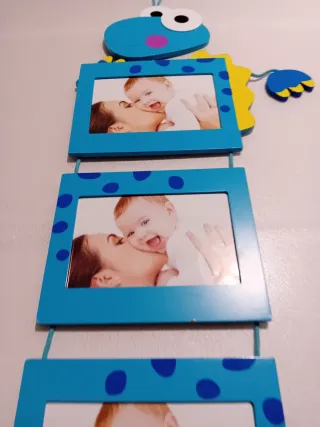 Cornice portafoto dinosauro blu e giallo.