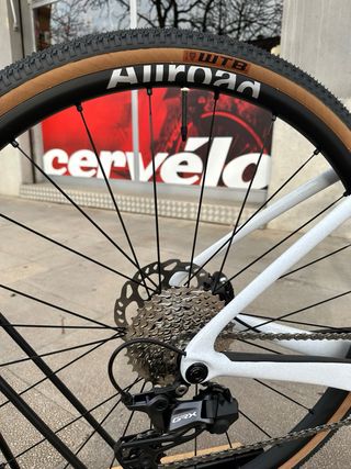 CERVELO ASPERO 2025 GRX820 MAVIC