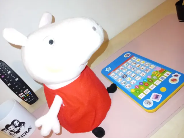 Peluche Peppa Pig y Tablet Educativa