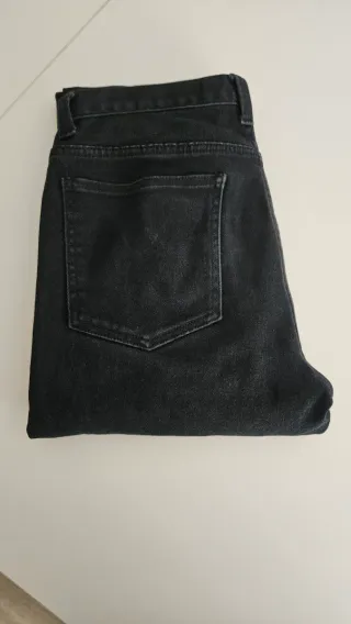 Pantalón vaquero negro