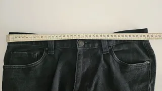 Pantalón vaquero negro