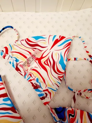 Bikini fluido abstracto multicolor