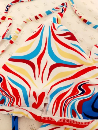 Bikini fluido abstracto multicolor